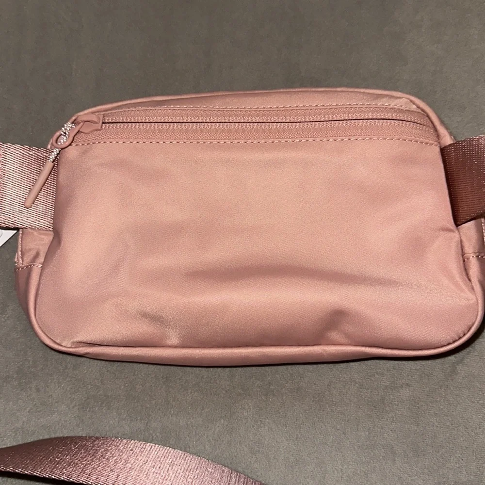 Lululemon Pink Pastel Everywhere Belt Bag 1L - SOLD OUT ON WEBSITE - Picture 7 of 14